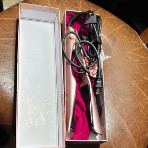 Elegant Rose Gold Hair Straightener